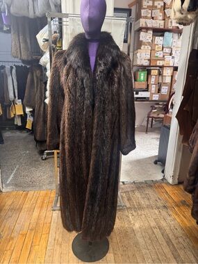 Luxurious Dark Brown LongHair Beaver Fur Coat - Classic Women's SIZE 10-12
